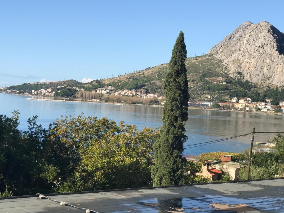 Apartment Victoria Omis Exterior photo